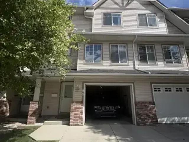 3 Bedroom Townhouse Calgary AB 105186028