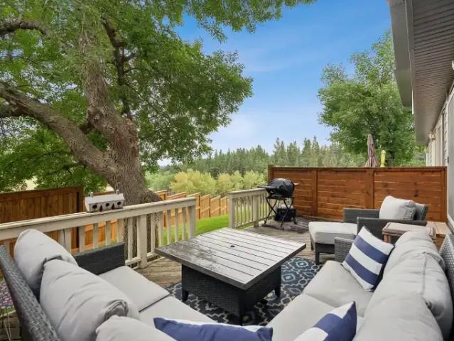 3 Bedroom Townhouse Calgary AB 105226484