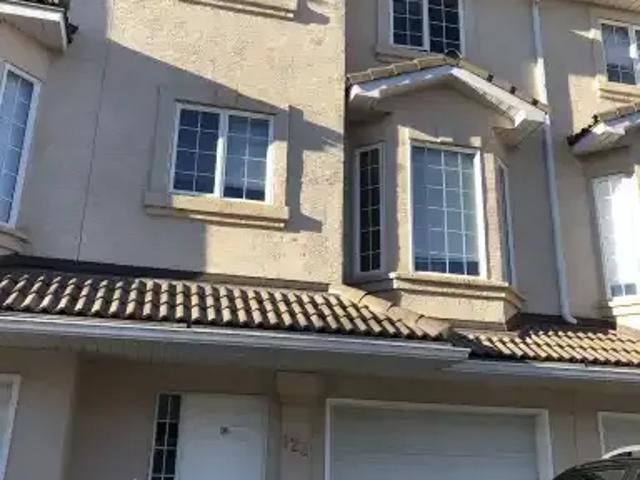 3 Bedroom Townhouse Calgary AB 105234969