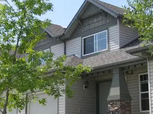 3 Bedroom Townhouse Calgary AB 105359782