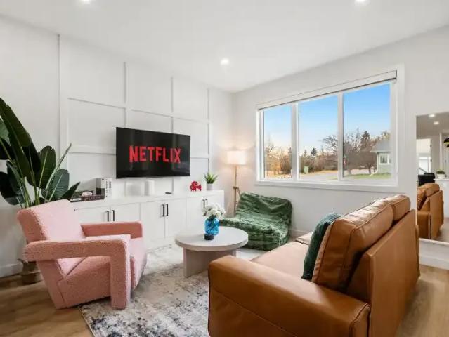 3 Bedroom Townhouse Calgary AB 105378209