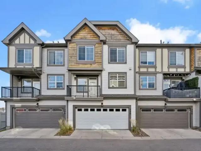 3 Bedroom Townhouse Calgary AB 105378613