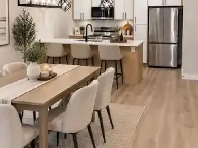 3 Bedroom Townhouse Calgary AB 105394854