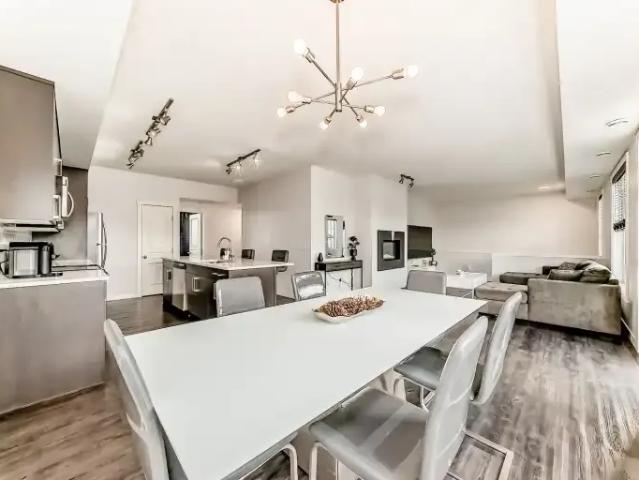 3 Bedroom Townhouse Calgary AB 105410655