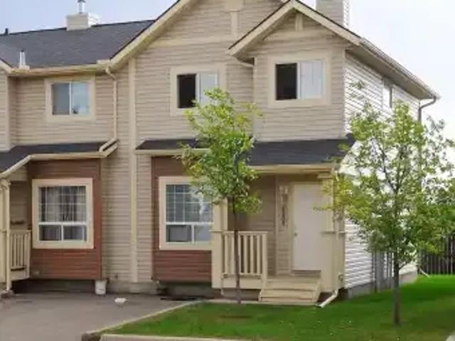 3 Bedroom Townhouse Calgary AB 105435163