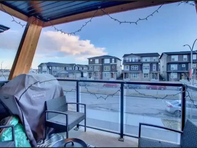 3 Bedroom Townhouse Calgary AB 105526080