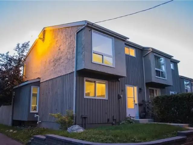 3 Bedroom Townhouse Calgary AB 105543450