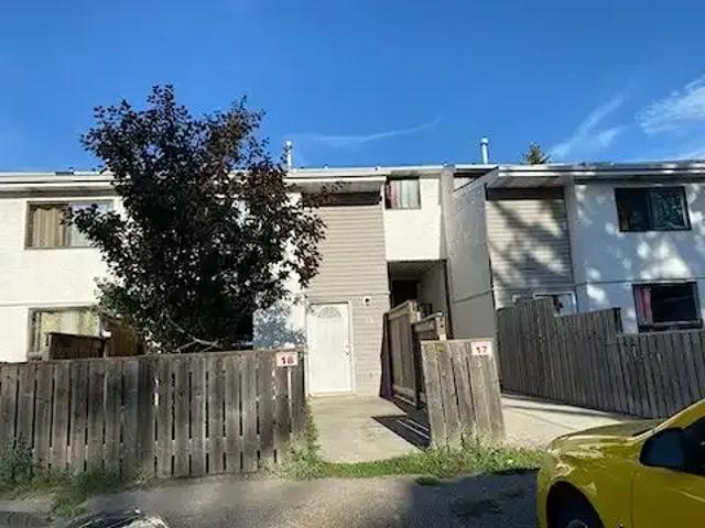 3 Bedroom Townhouse Calgary AB 105554495