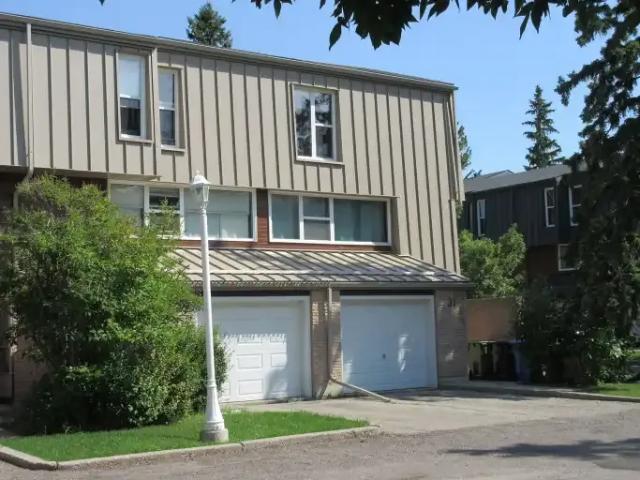 3 Bedroom Townhouse Calgary AB 105554562