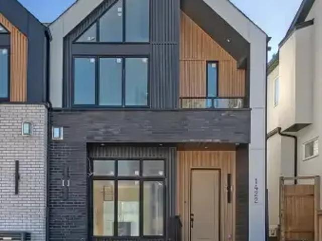 3 Bedroom Townhouse Calgary AB 105565511