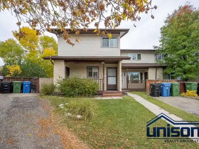 3 Bedroom Townhouse Calgary AB 105643296
