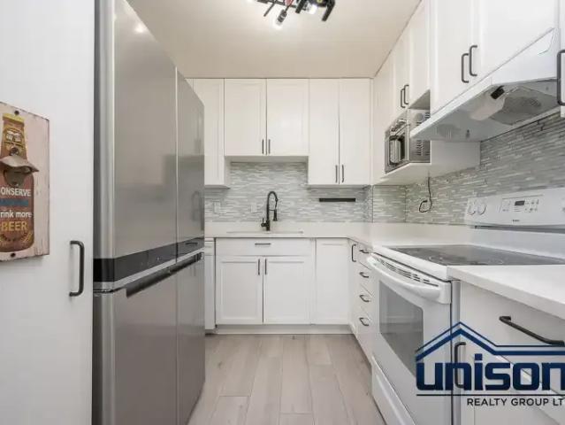 3 Bedroom Townhouse Calgary AB 105643353