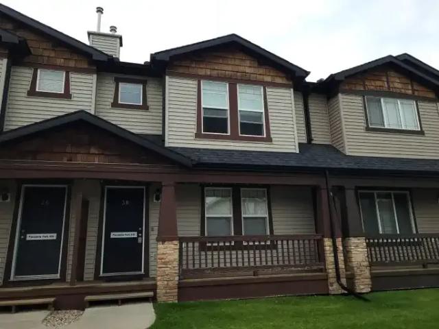 3 Bedroom Townhouse Calgary AB 105643519