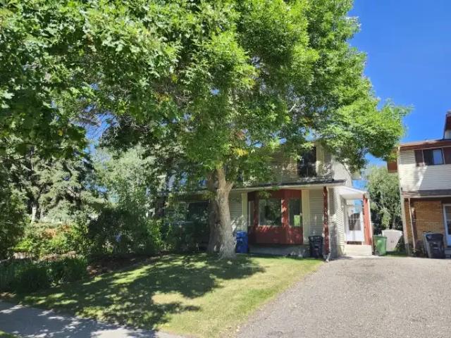 3 Bedroom Townhouse Calgary AB 105654011