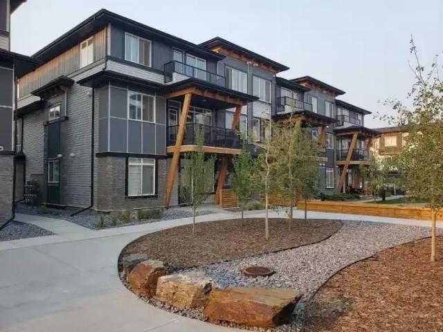 3 Bedroom Townhouse Calgary AB 105654043
