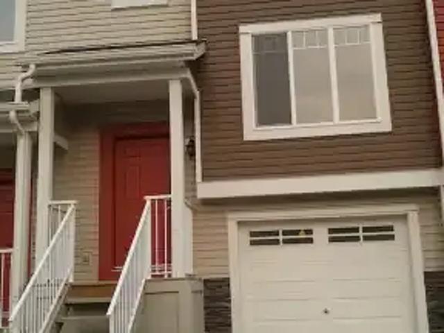 3 Bedroom Townhouse Calgary AB 103060513