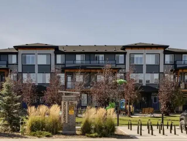 3 Bedroom Townhouse Calgary AB 103355028
