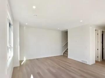 3 Bedroom Townhouse Calgary AB 103390675