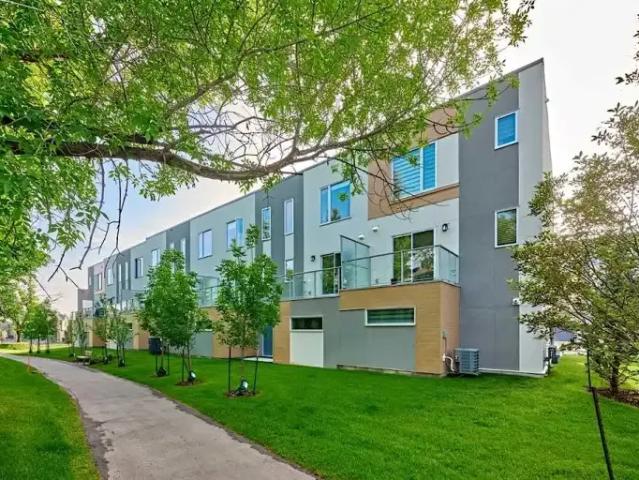 3 Bedroom Townhouse Calgary AB 103879223