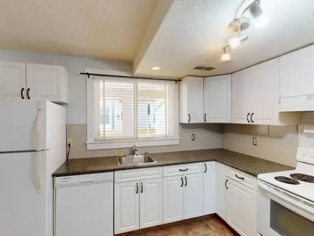 3 Bedroom Townhouse Calgary AB LS104598359