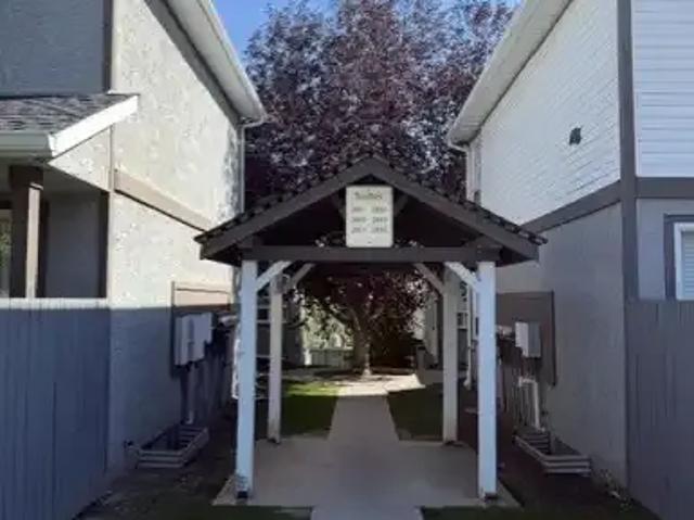 3 Bedroom Townhouse Calgary AB LS105623620