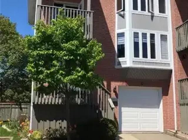 3 Bedroom Townhouse Cambridge ON 105410896