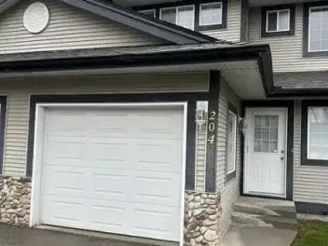 3 Bedroom Townhouse Chestermere AB 103410772