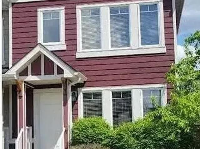 3 Bedroom Townhouse Chestermere AB 105623627