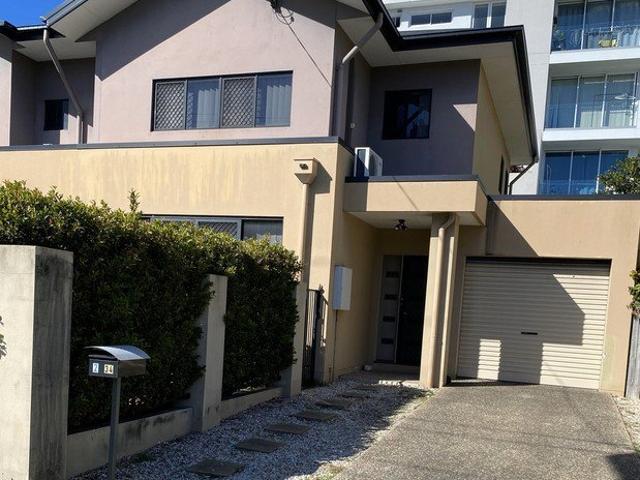 3 Bedroom Townhouse close to Broadwater!
