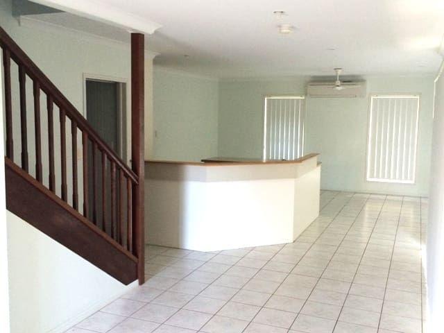 3 BEDROOM TOWNHOUSE CLOSE TO EVERYTHING