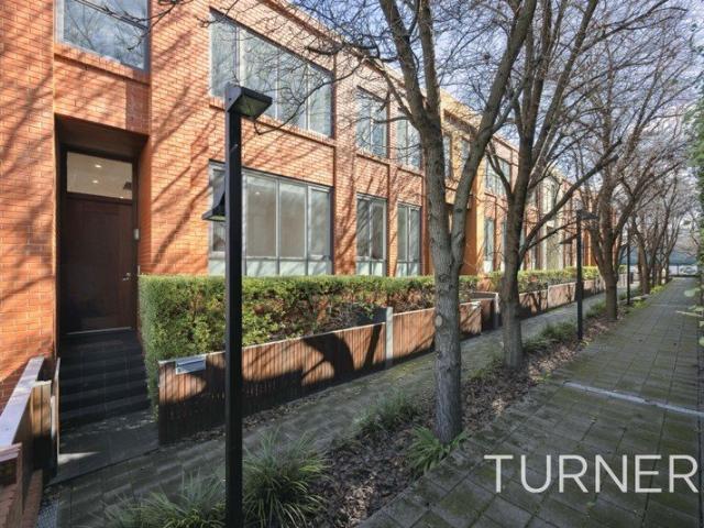 3 Bedroom Townhouse Close to the City