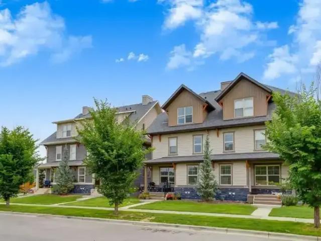 3 Bedroom Townhouse Cochrane AB 104400411