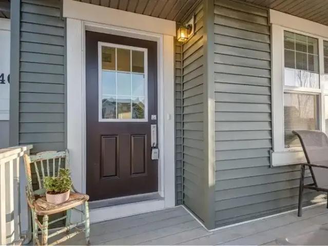 3 Bedroom Townhouse Cochrane AB 104598293