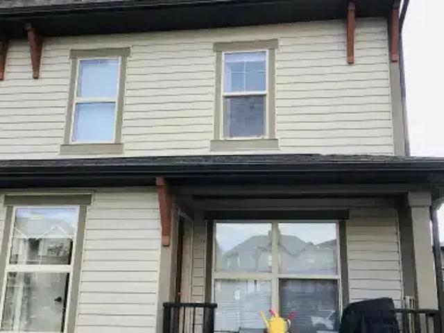 3 Bedroom Townhouse Cochrane AB 104506799