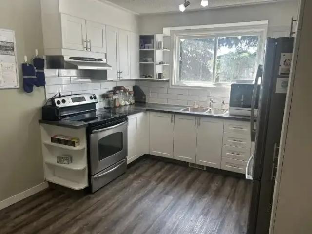 3 Bedroom Townhouse Cochrane AB 104876665