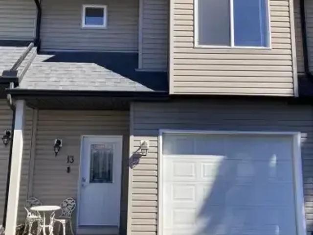 3 Bedroom Townhouse Cochrane AB 104940410