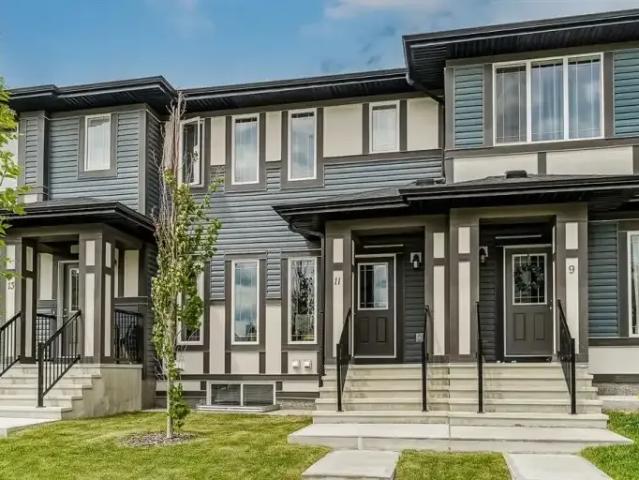 3 Bedroom Townhouse Cochrane AB 105234987