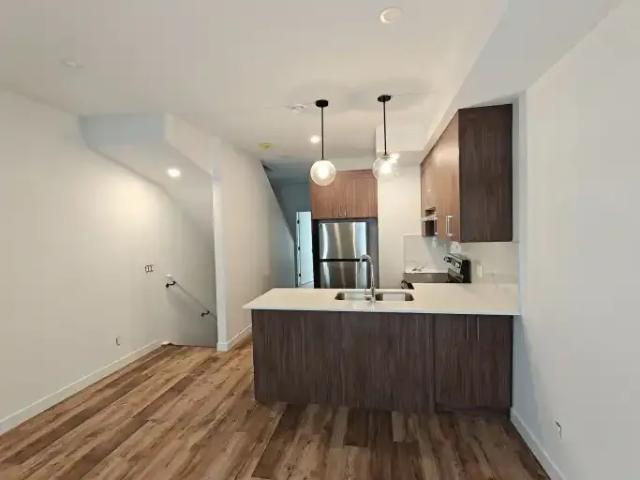3 Bedroom Townhouse Cochrane AB 105309332