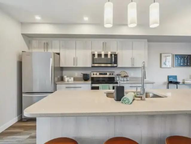3 Bedroom Townhouse Cochrane AB 105486084