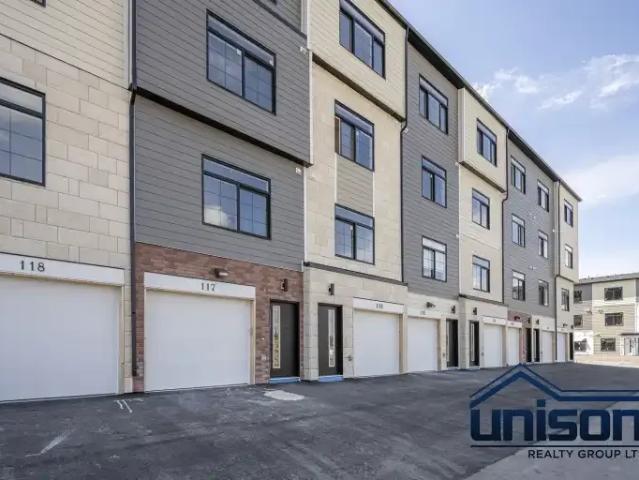 3 Bedroom Townhouse Cochrane AB 105410790