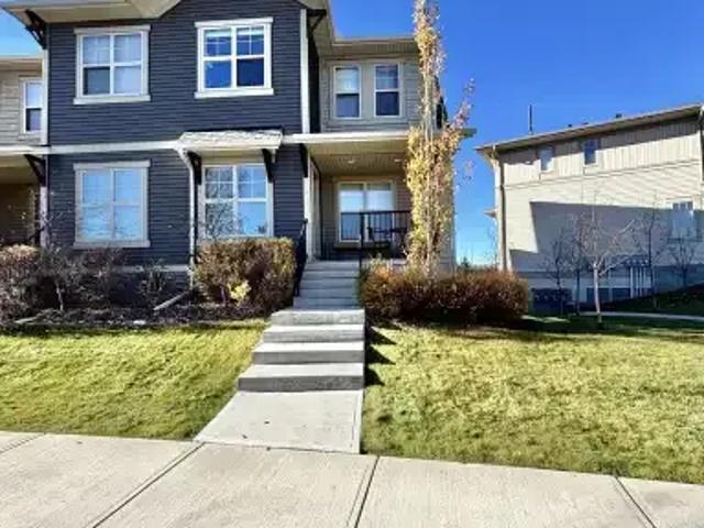 3 Bedroom Townhouse Cochrane AB 106077232
