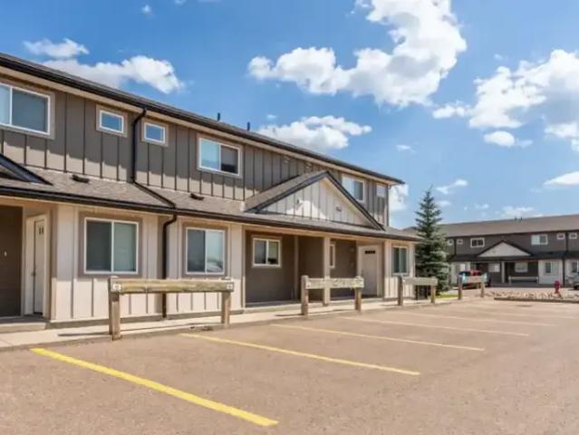 3 Bedroom Townhouse Cold Lake AB 98532476