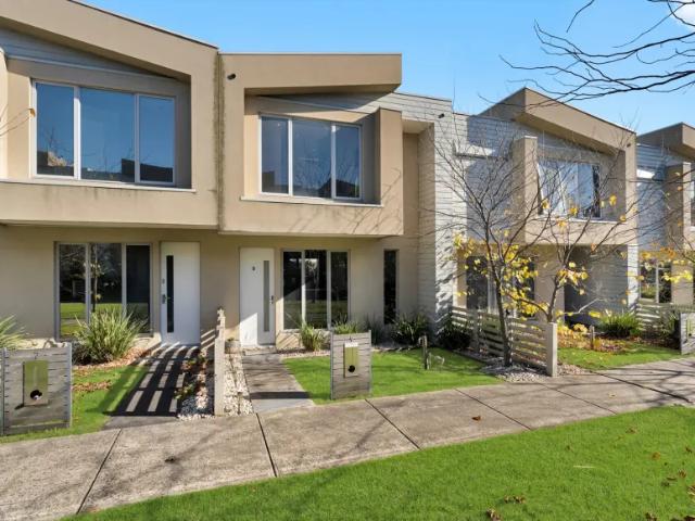 3 Bedroom Townhouse Cranbourne VIC 104893761