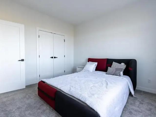 3 Bedroom Townhouse Dundurn SK LS104972711
