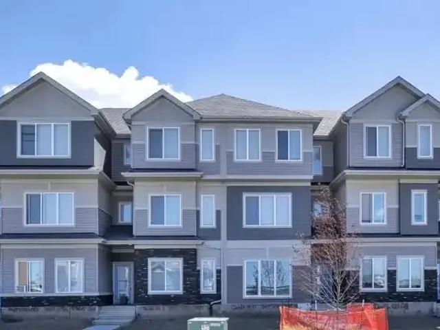 3 Bedroom Townhouse Edmonton AB LS105022769