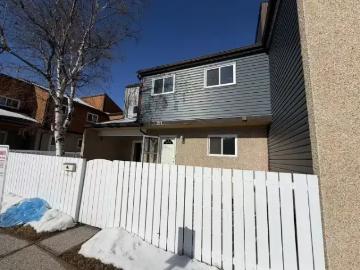 Blue Quill, Edmonton, Alberta - Parking