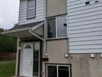 3 Bedroom Townhouse Edmonton AB 102578678
