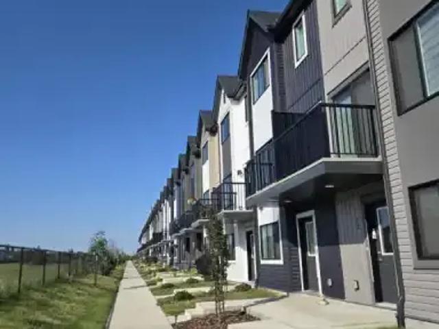 3 Bedroom Townhouse Edmonton AB 103011502