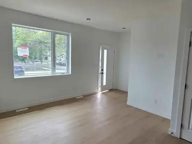 3 Bedroom Townhouse Edmonton AB 103011792