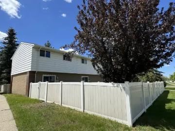 3 Bedroom Townhouse Edmonton AB 103411062